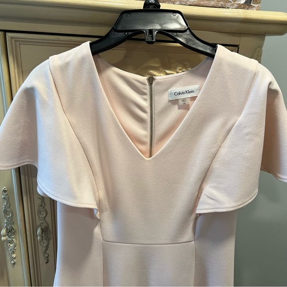 Adorable Calvin Klein dress. Has tiny pull as seen in photos. Otherwise like new - Picture 2 of 4